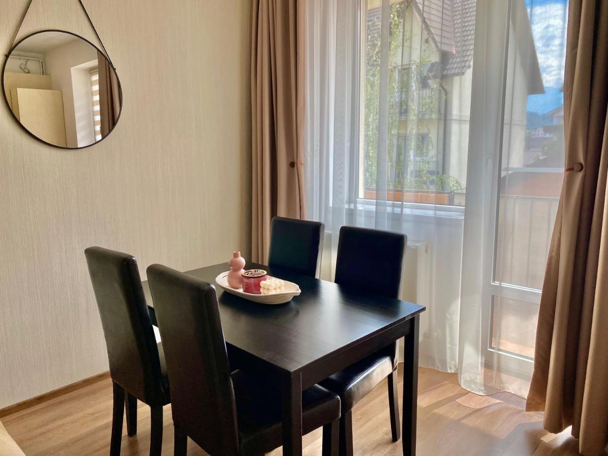 Wanderlust Home Cream, Rasnov Apt For 4, Wifi And Free Parking Exterior photo
