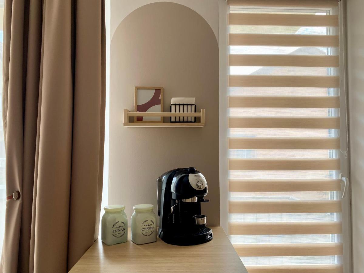 Wanderlust Home Cream, Rasnov Apt For 4, Wifi And Free Parking Exterior photo