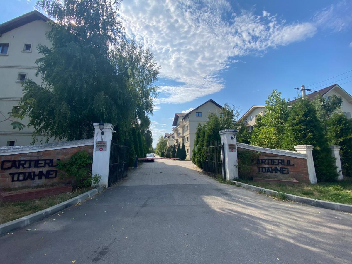 Wanderlust Home Cream, Rasnov Apt For 4, Wifi And Free Parking Exterior photo