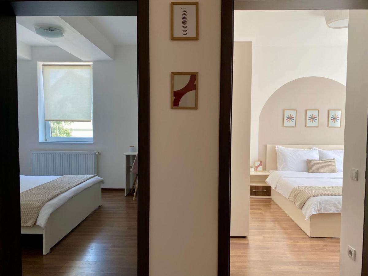 Wanderlust Home Cream, Rasnov Apt For 4, Wifi And Free Parking Exterior photo