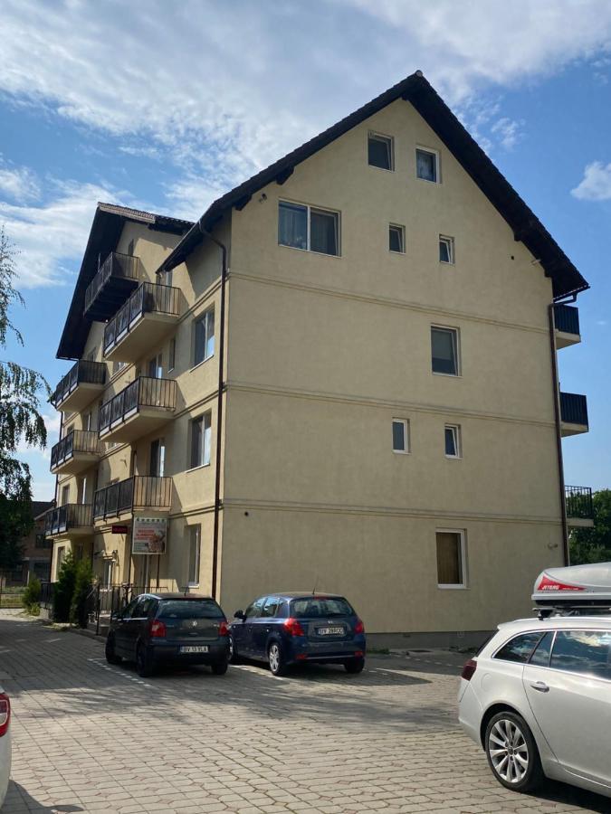 Wanderlust Home Cream, Rasnov Apt For 4, Wifi And Free Parking Exterior photo