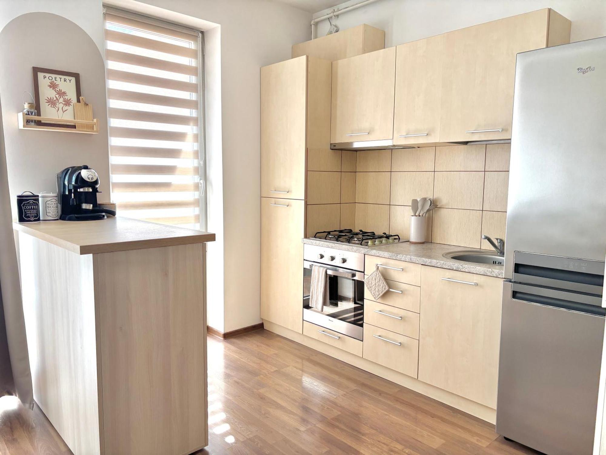 Wanderlust Home Cream, Rasnov Apt For 4, Wifi And Free Parking Exterior photo
