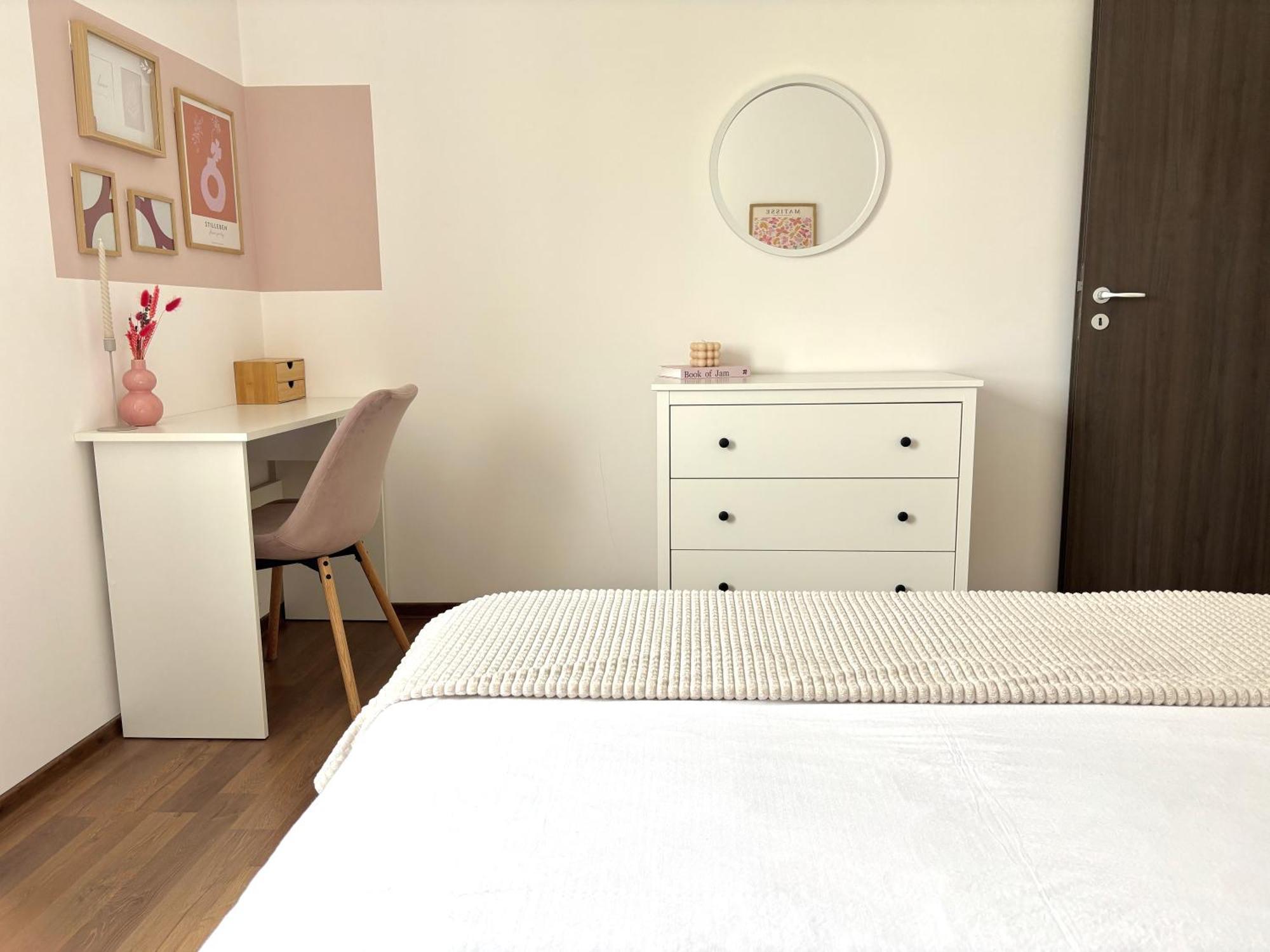 Wanderlust Home Cream, Rasnov Apt For 4, Wifi And Free Parking Exterior photo