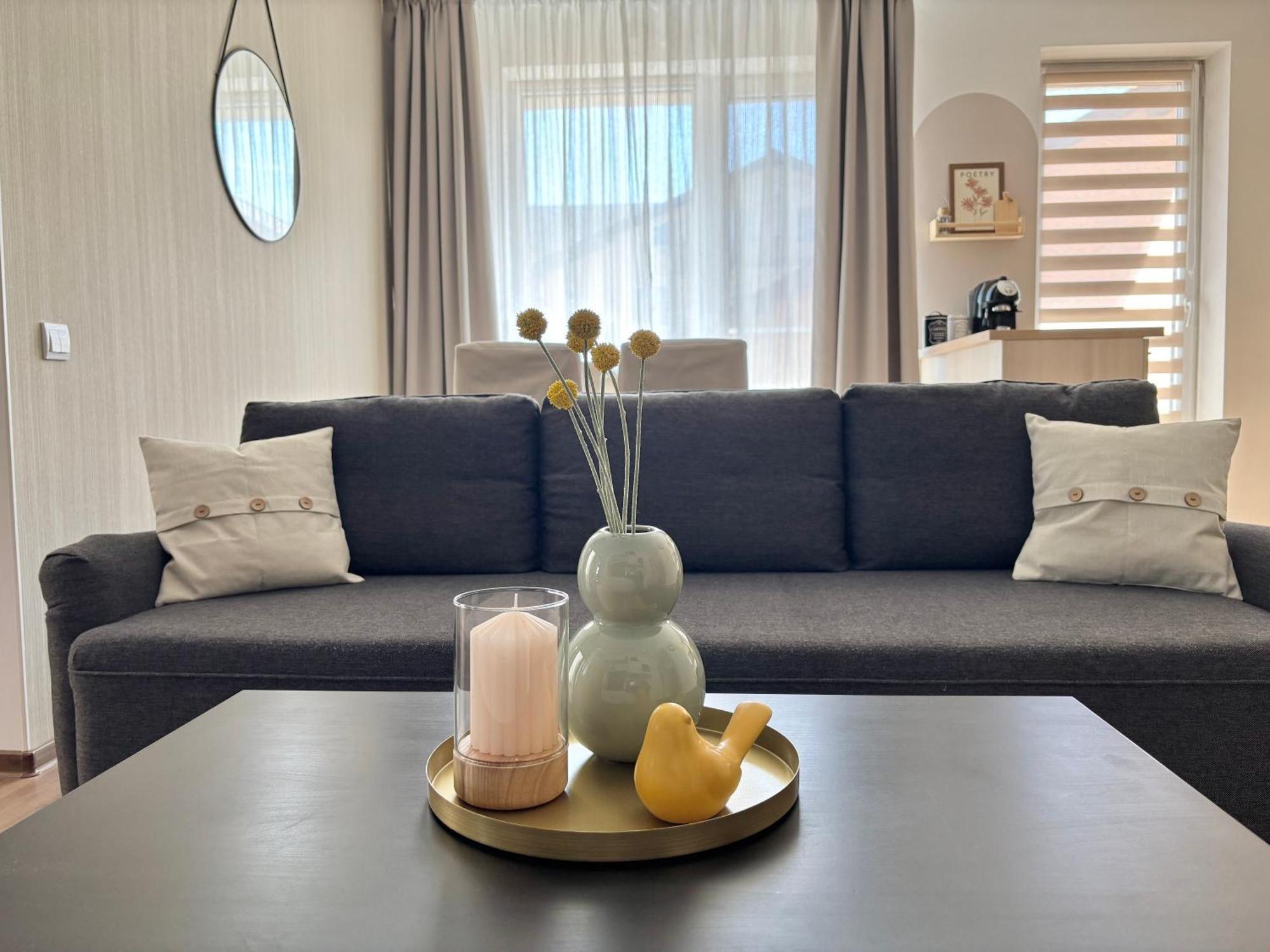 Wanderlust Home Cream, Rasnov Apt For 4, Wifi And Free Parking Exterior photo