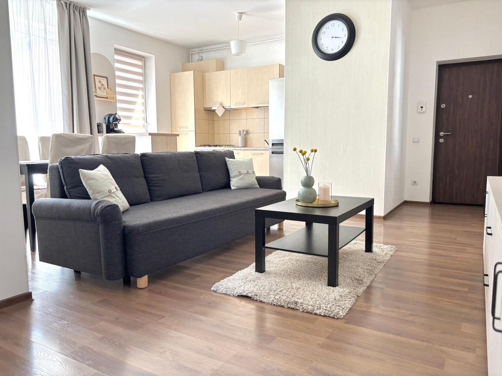 Wanderlust Home Cream, Rasnov Apt For 4, Wifi And Free Parking Exterior photo