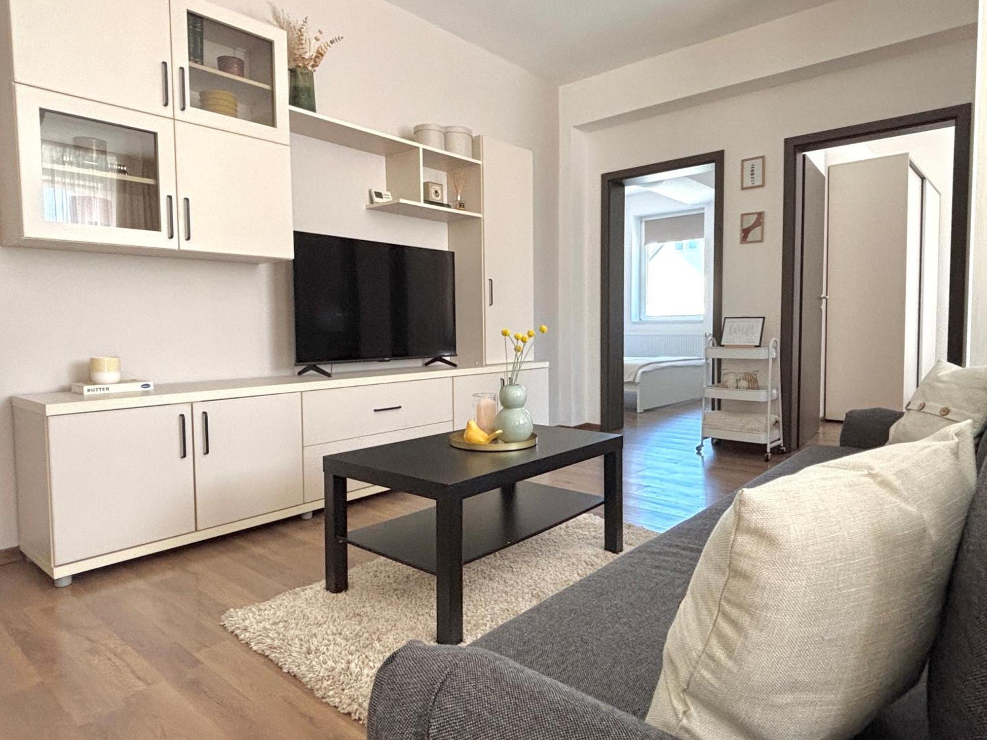 Wanderlust Home Cream, Rasnov Apt For 4, Wifi And Free Parking Exterior photo