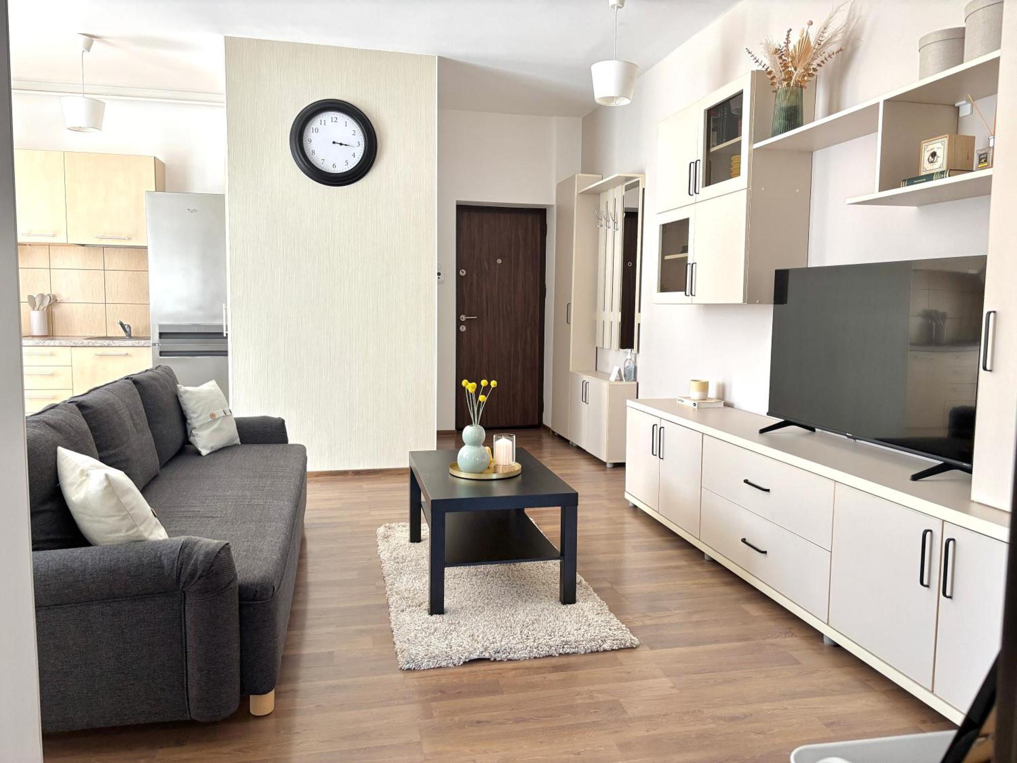 Wanderlust Home Cream, Rasnov Apt For 4, Wifi And Free Parking Exterior photo