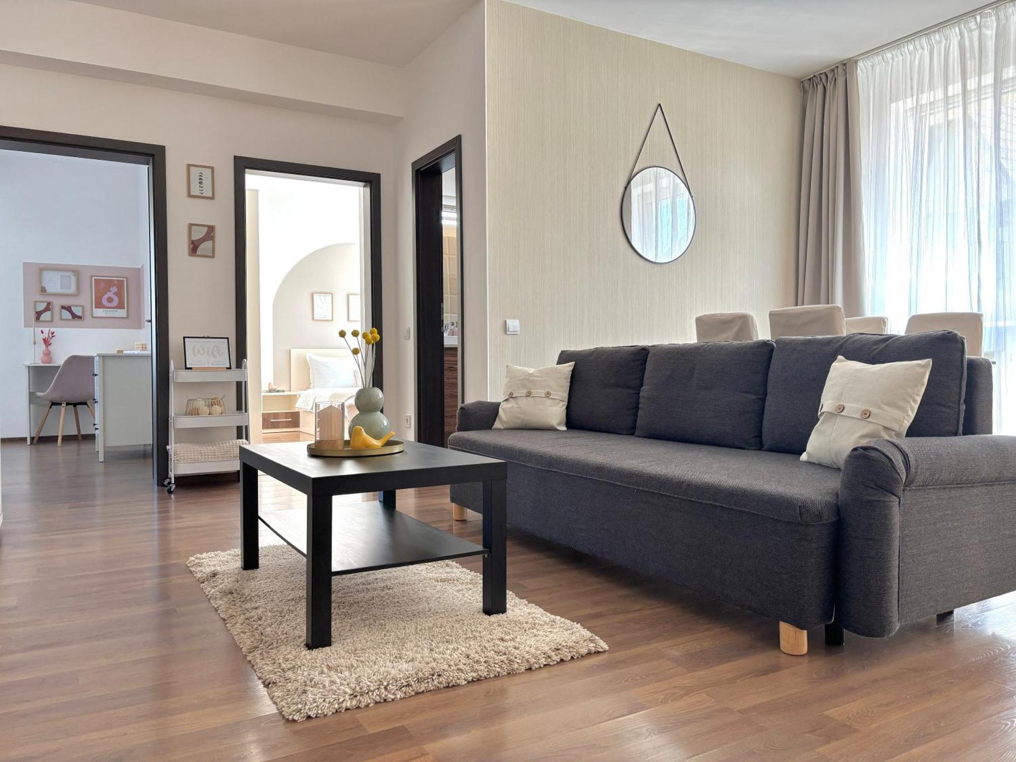 Wanderlust Home Cream, Rasnov Apt For 4, Wifi And Free Parking Exterior photo