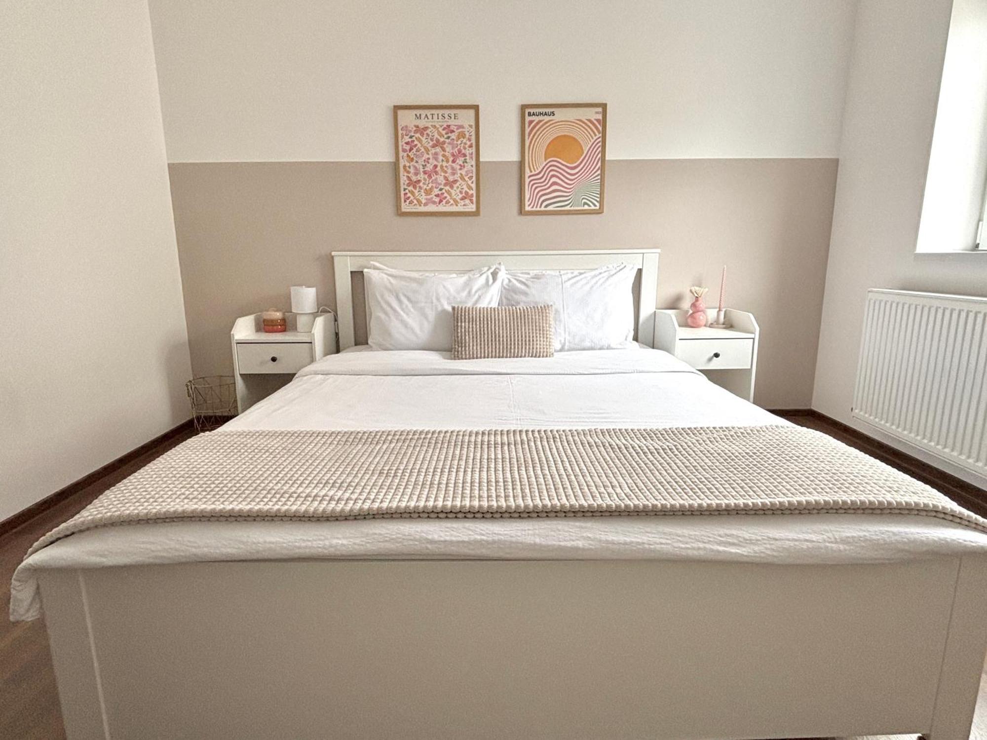 Wanderlust Home Cream, Rasnov Apt For 4, Wifi And Free Parking Exterior photo